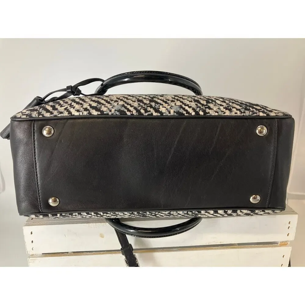 COACH 25811 BLACK, WHITE PRINT CANVAS, LEATHER SHOULDER BAG